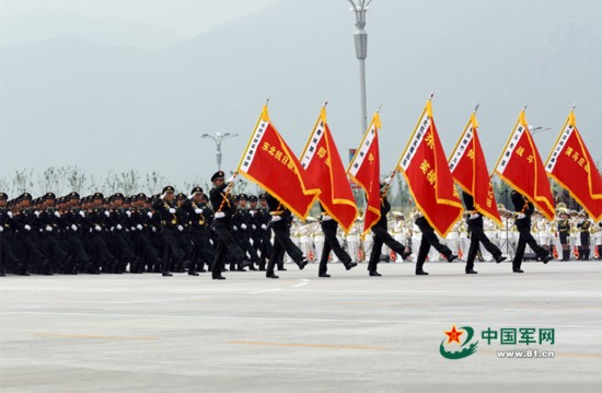 閱兵戰(zhàn)旗中的部隊(duì)，展現(xiàn)中國(guó)力量的多樣性與深度，閱兵戰(zhàn)旗展現(xiàn)中國(guó)力量的多樣性與深度風(fēng)采