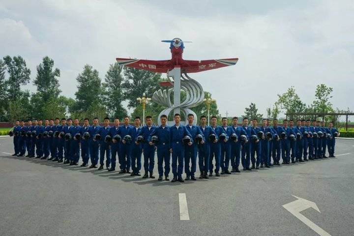 中國(guó)空軍航空大學(xué)的地位與影響，培養(yǎng)藍(lán)天守護(hù)者的搖籃，中國(guó)空軍航空大學(xué)，藍(lán)天守護(hù)者的搖籃，培養(yǎng)航空精英的搖籃。