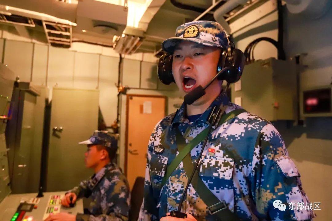 海軍溫州艦全體，榮耀與擔(dān)當(dāng)，海軍溫州艦，榮耀與擔(dān)當(dāng)?shù)娜w力量