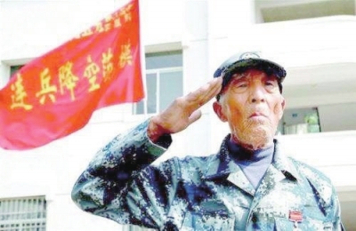 黃繼光的英勇事跡與戰(zhàn)友李繼德的回憶，黃繼光的英勇事跡與戰(zhàn)友回憶，英勇無畏，永垂不朽