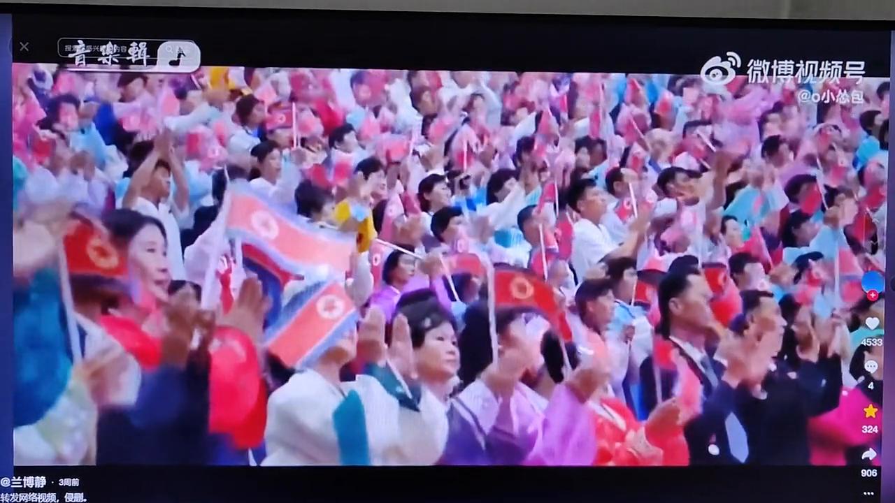 志愿軍戰(zhàn)歌與軍樂團的演奏，音樂與英勇的交織，志愿軍戰(zhàn)歌與軍樂團，英勇與音樂的交織