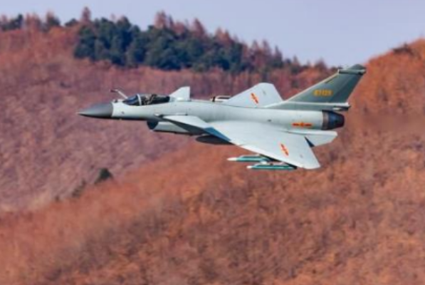 殲-10C的對地打擊能力，現(xiàn)代空中力量的銳利之矛，殲-10C對地打擊能力，現(xiàn)代空中力量的尖端戰(zhàn)力
