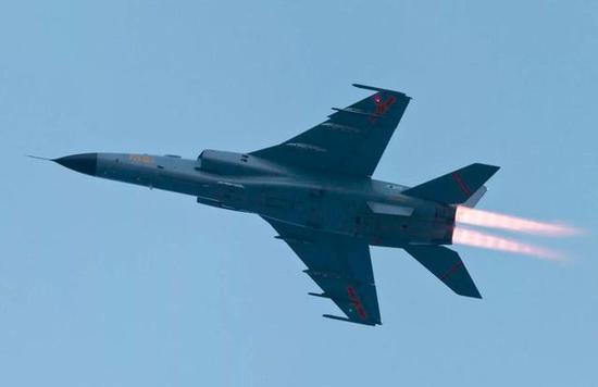 殲8大戰(zhàn)殲轟7，中國(guó)空軍的歷史性對(duì)決，中國(guó)空軍歷史性對(duì)決，殲8與殲轟7的較量