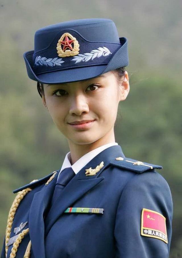 中國(guó)女兵圖片高清壁紙，榮耀與力量的象征，中國(guó)女兵高清壁紙，榮耀與力量的象征圖片展